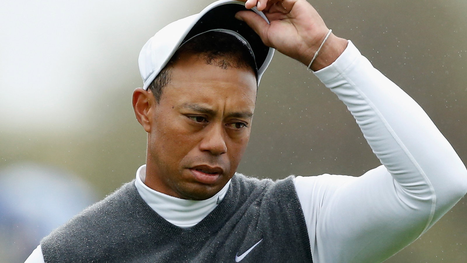 Tiger Woods undergoes knee surgery